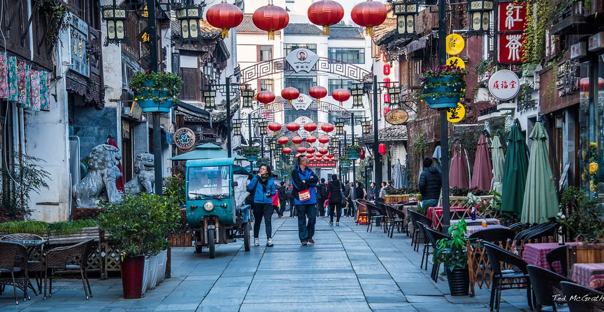 Discover Lisbon's Best Budget-Friendly Markets in 2025