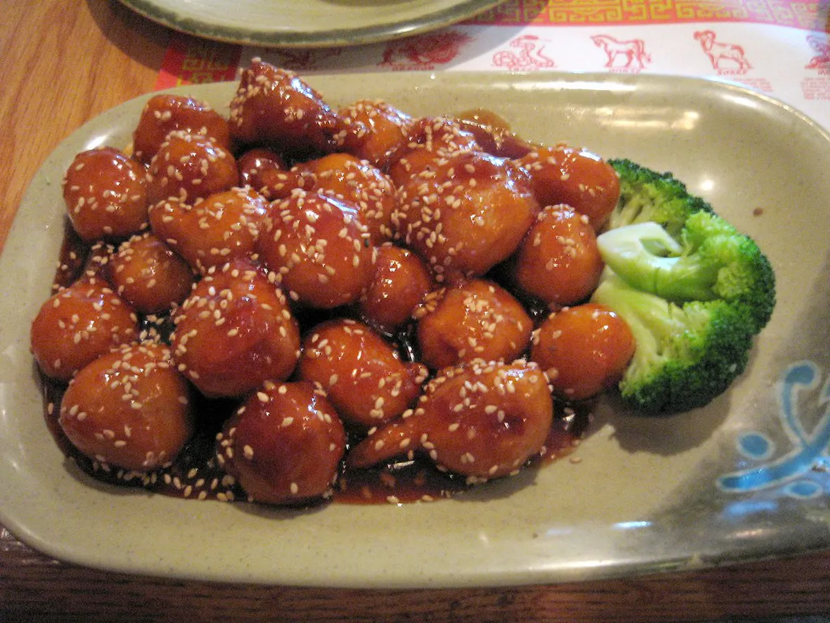 Discover Vegetarian Food in Porto Markets: A 2025 Guide